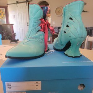 Fluevog Deliverance Embroidered sz 8